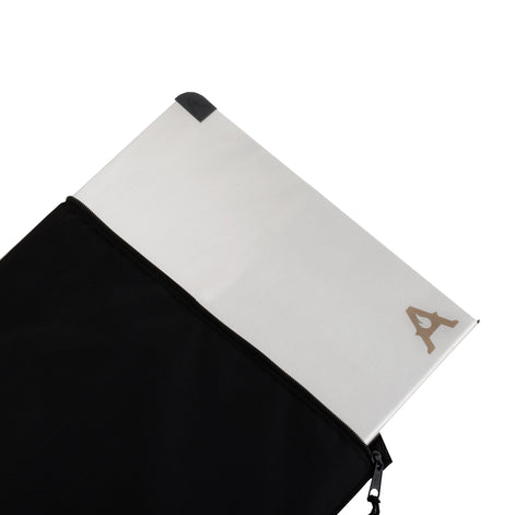 Tabla para usar en la cocina hecha en acero inoxidable chaquiro