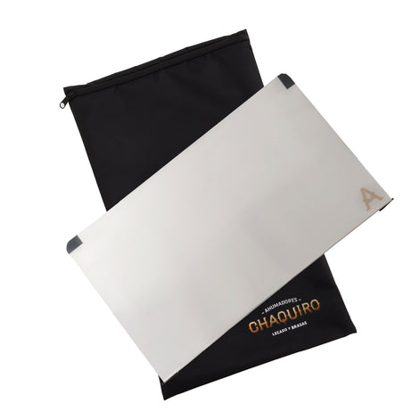 Tabla para usar en la cocina hecha en acero inoxidable chaquiro