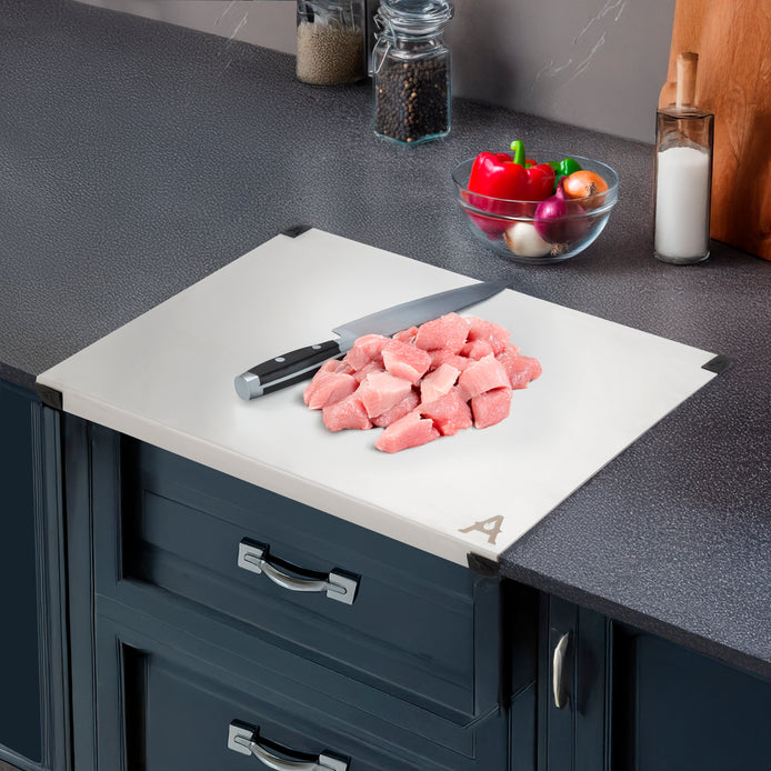 Tabla para usar en la cocina hecha en acero inoxidable chaquiro
