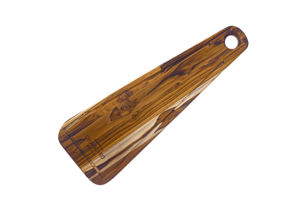 Tabla para usar en la cocina hecha en madera teca