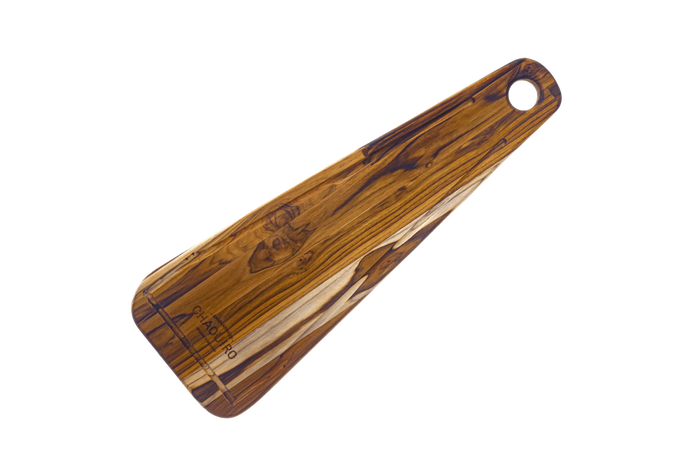 Tabla para usar en la cocina hecha en madera teca