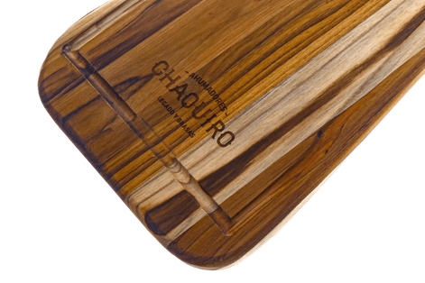 Tabla para usar en la cocina hecha en madera teca